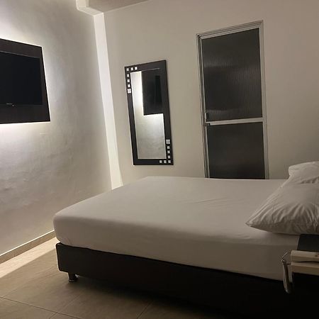 Hotel Marialu Ocaña エクステリア 写真