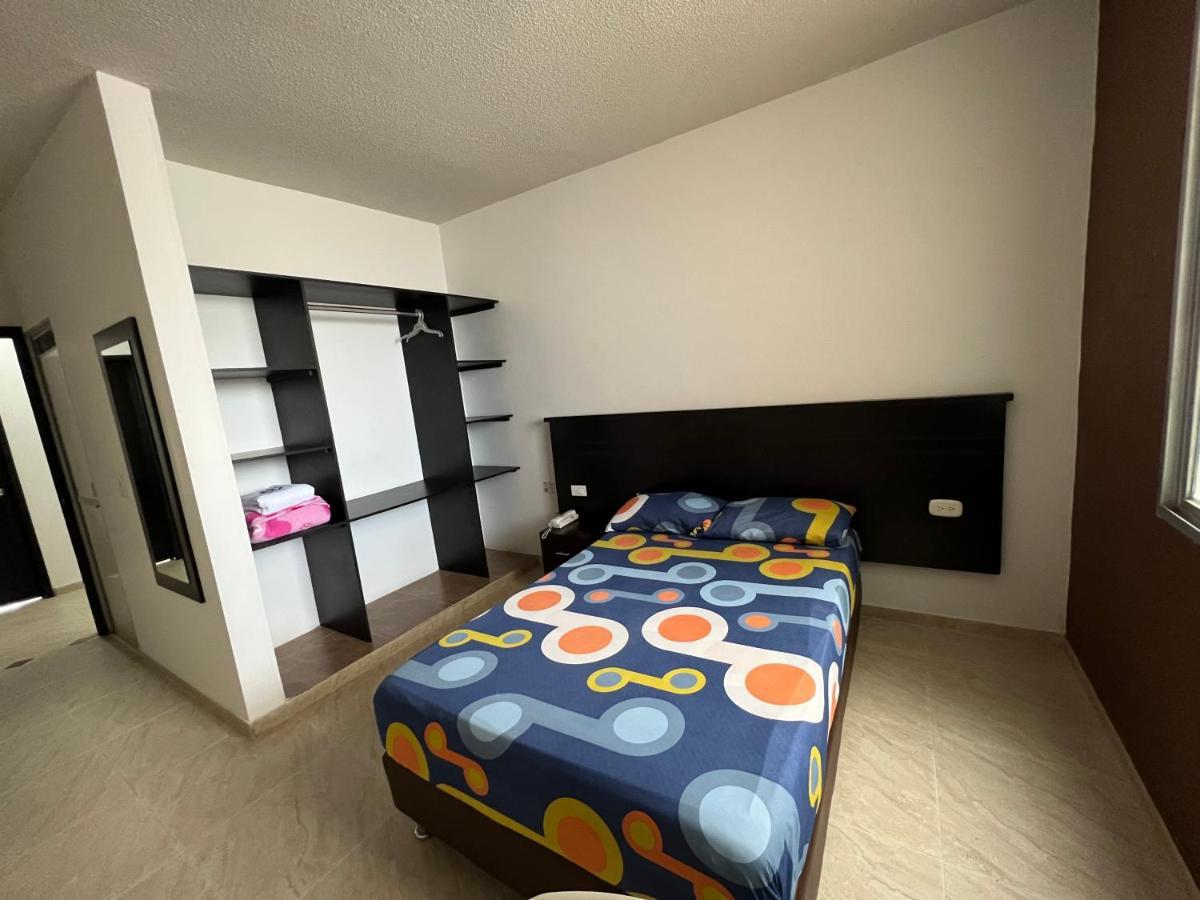 Hotel Marialu Ocaña エクステリア 写真