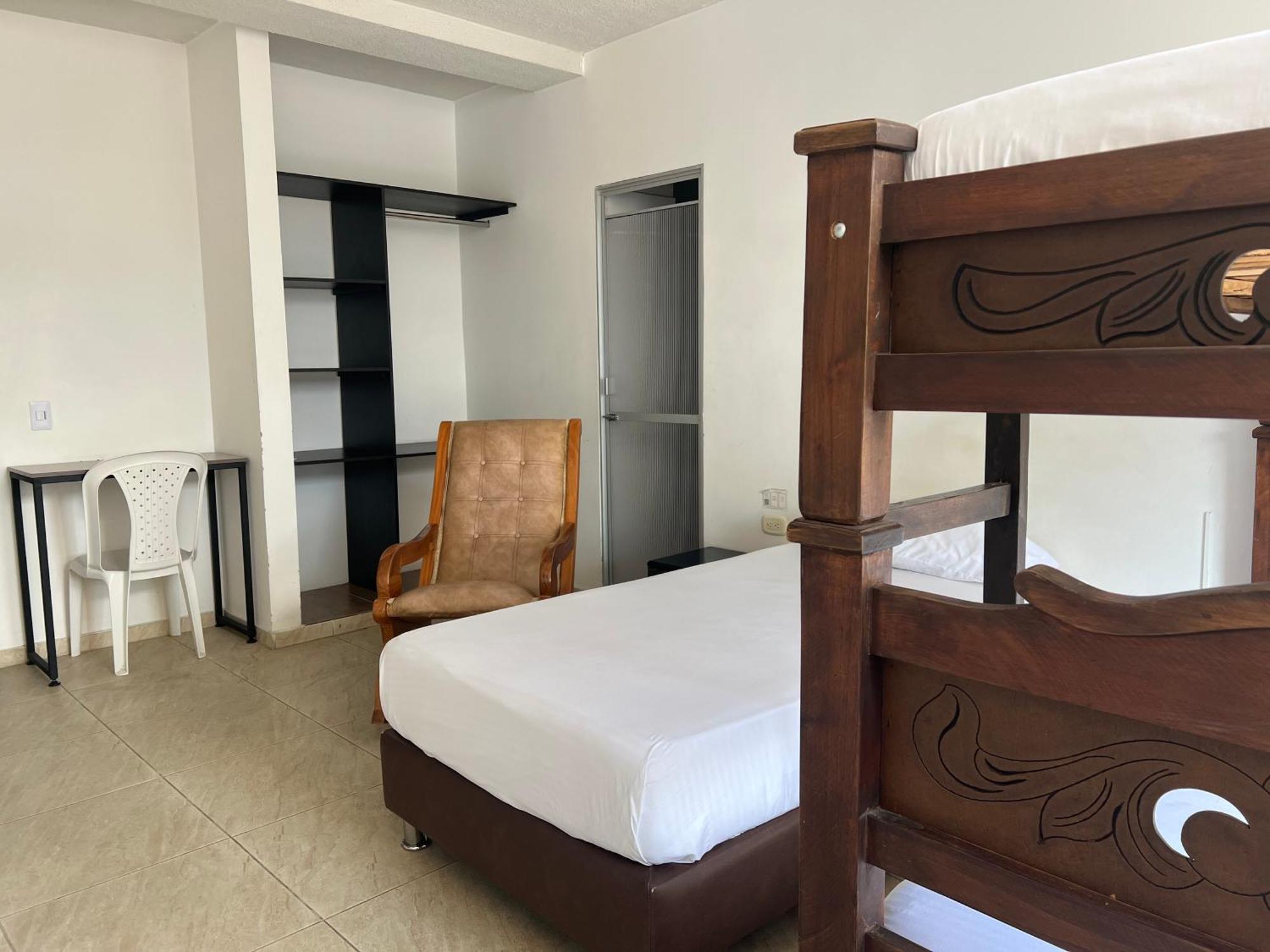 Hotel Marialu Ocaña エクステリア 写真